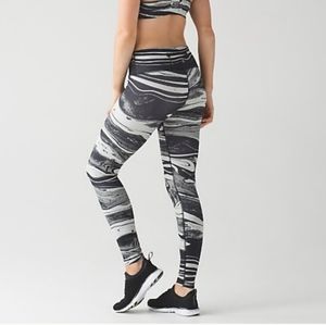 Lululemon fast and free marble print 8 legging black and white